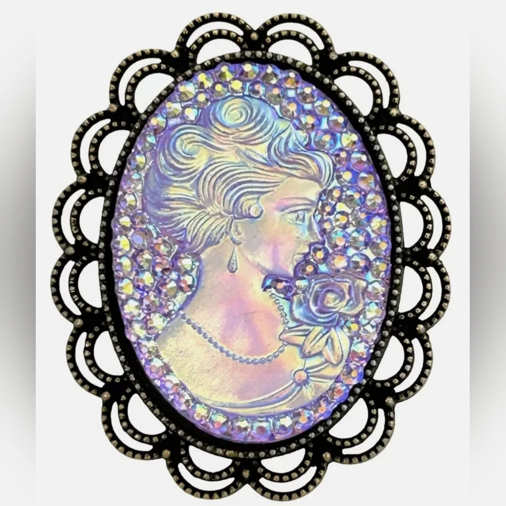 Women’s Cameo Brooch Iridescent Bronze Tone Edging Scalloped Crystals